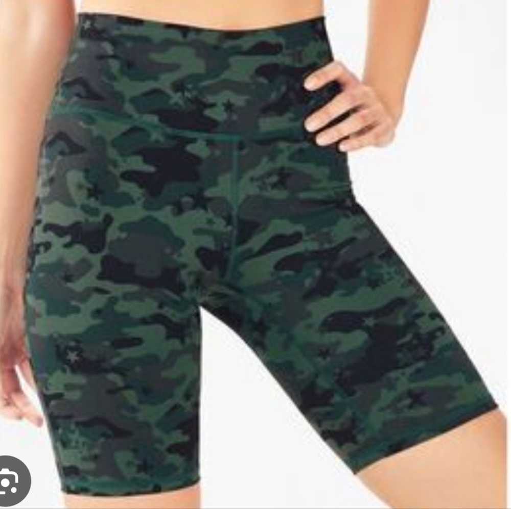 Fabletics Powerhold Green Camo Biker Shorts Pockets Small Women's